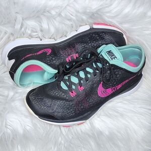 Nike Black, Pink, and Turquoise Athletic Shoes Lightweight Breathable Sz 8.5